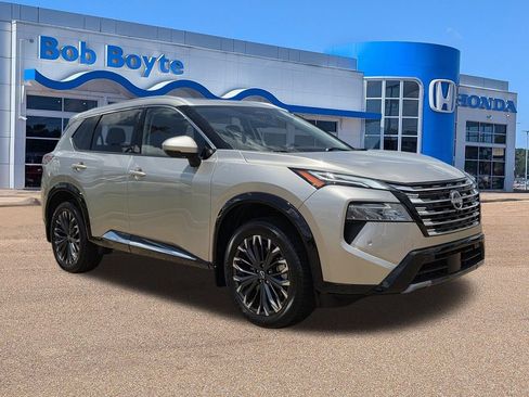 Used 2025 Nissan Rogue Platinum w/ Tech Package FWD image 3