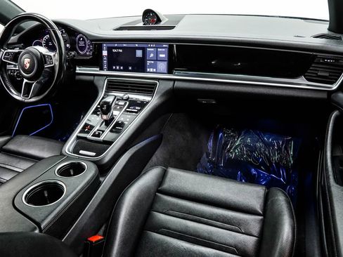 Used 2020 Porsche Panamera image 22
