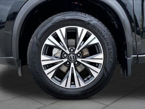 Certified 2023 Nissan Rogue SV FWD image 11