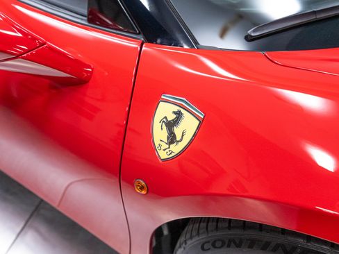 Used 2018 Ferrari 488 Spider RWD image 30