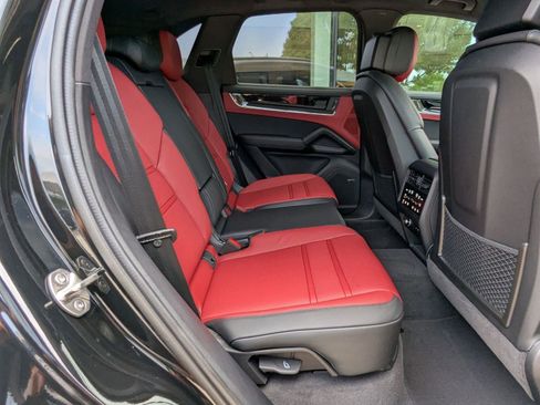New 2025 Porsche Cayenne E-Hybrid image 24