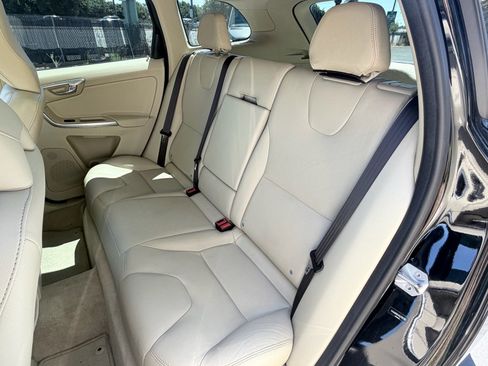 Used 2016 Volvo XC60 T5 Premier FWD image 9