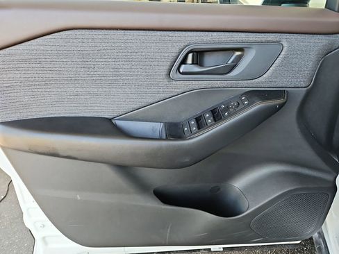 Used 2023 Nissan Rogue S image 21