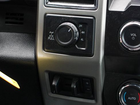 Used 2019 Ford F250 Lariat w/ Chrome Package image 33