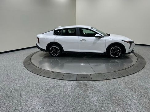 New 2026 Kia K4 EX image 4