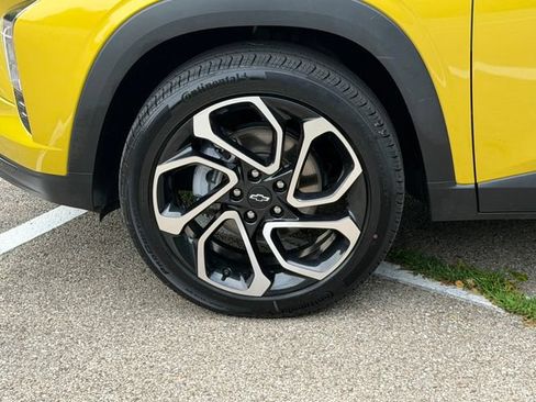 Used 2025 Chevrolet Trax RS w/ Driver Confidence Package FWD image 26