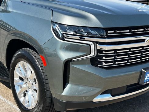 Used 2023 Chevrolet Suburban Premier image 7