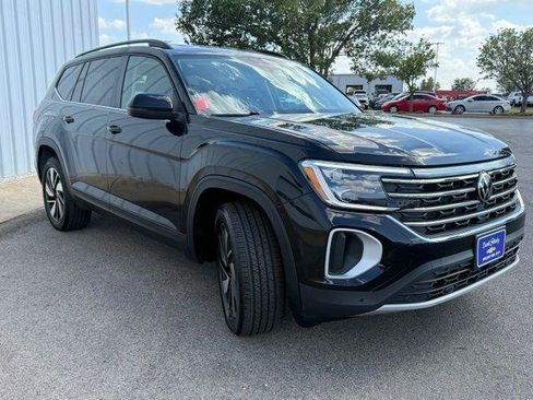 Used 2025 Volkswagen Atlas SE AWD/4WD image 2