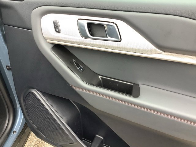 Used 2025 Ford Explorer Active AWD/4WD image 20