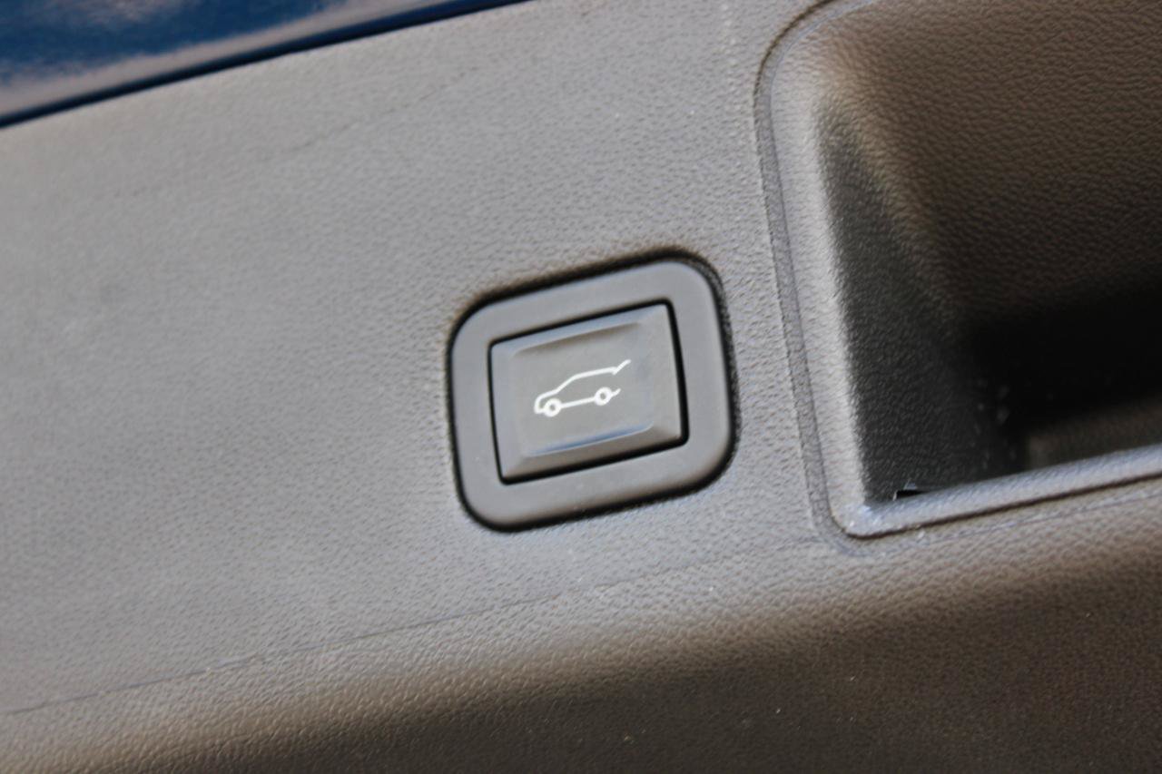 Used 2023 GMC Terrain SLE w/ Driver Convenience Package AWD/4WD image 11