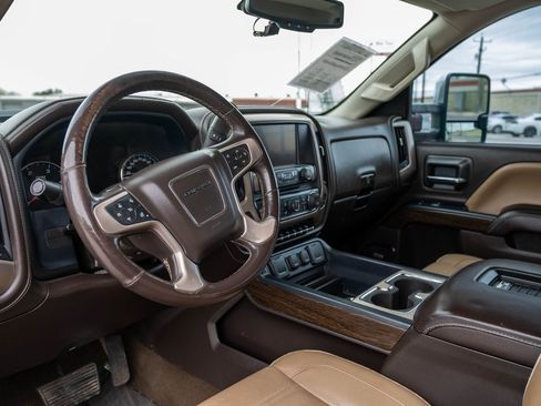 Used 2017 GMC Sierra 2500 Denali w/ Duramax Plus Package image 15