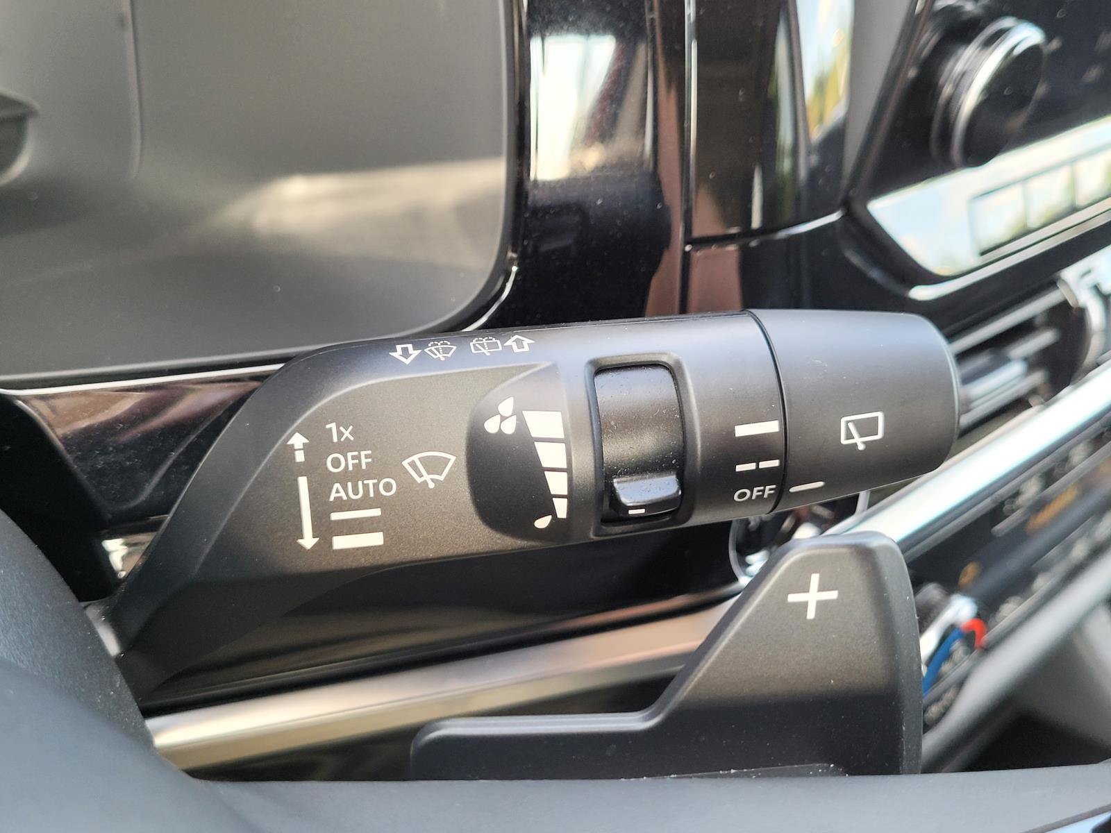 Used 2025 Nissan Pathfinder Platinum w/ Cargo Package FWD image 33