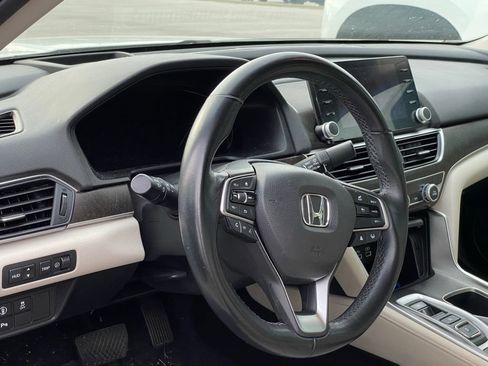 Used 2022 Honda Accord Touring image 5