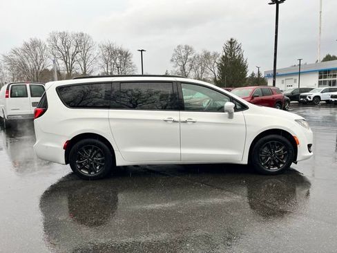 Used 2020 Chrysler Pacifica Touring-L w/ Advanced Safetytec Group image 5