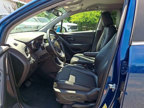 Certified 2020 Chevrolet Trax LT w/ LT Convenience Package AWD/4WD image 12