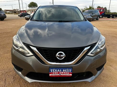 Used 2019 Nissan Sentra SV image 2