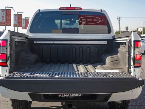 Used 2024 Nissan Frontier SV w/ SV Convenience Package image 11