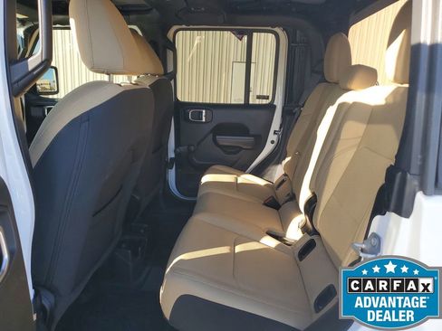 Used 2021 Jeep Gladiator Sport image 25