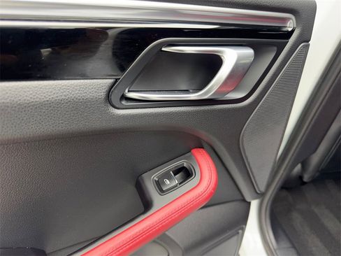 Used 2023 Porsche Macan Turbo image 37