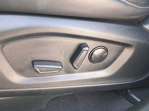 Certified 2023 Ford Explorer XLT w/ Equipment Group 202A image 19