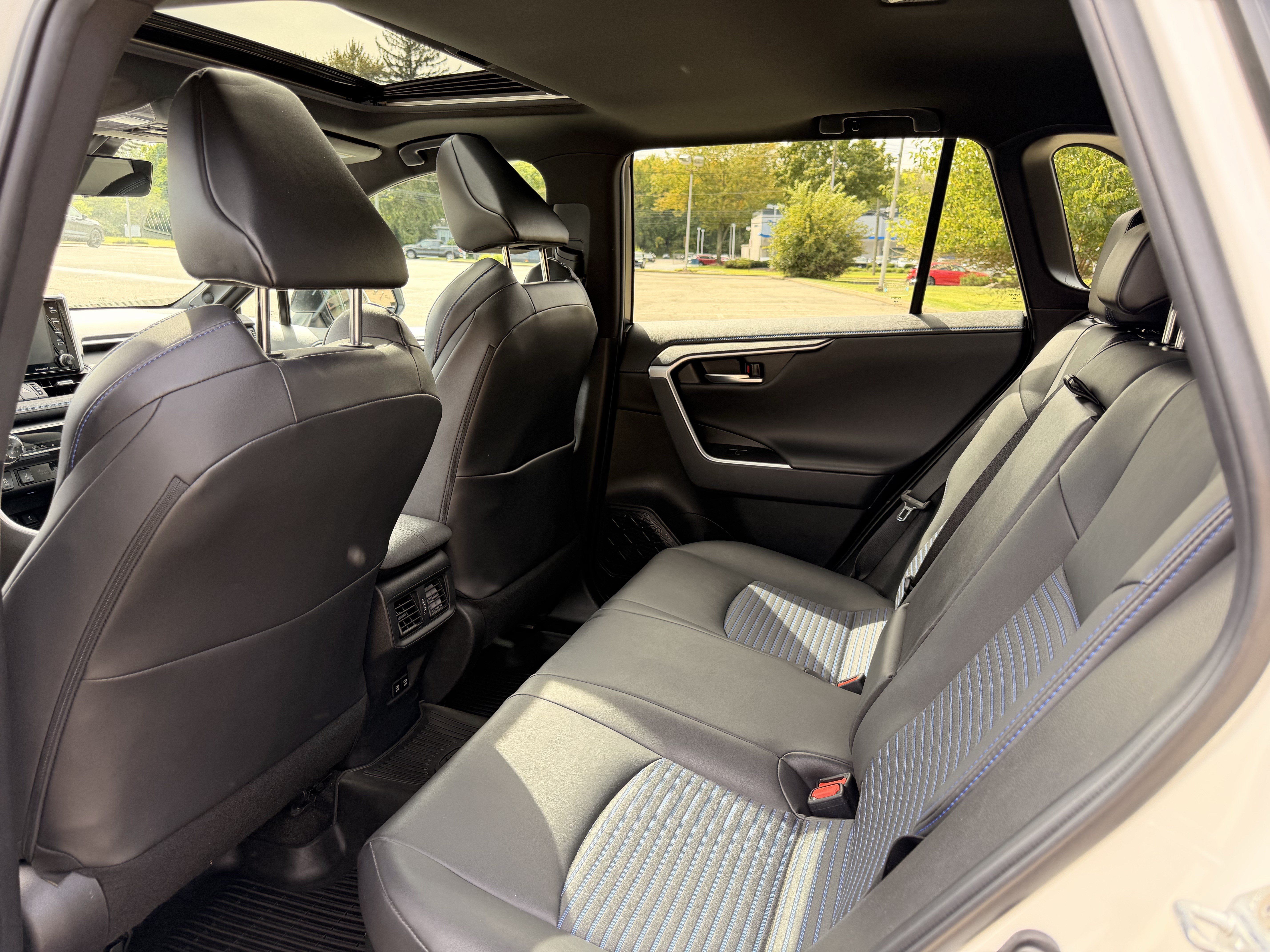 Used 2021 Toyota RAV4 XSE AWD/4WD image 28
