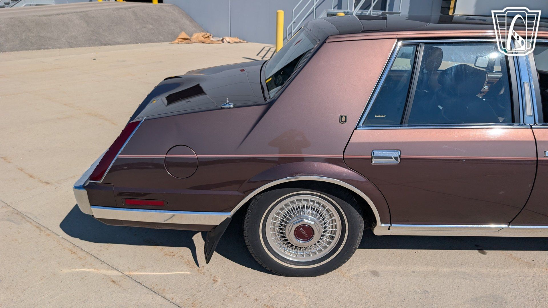 Used 1987 Lincoln Continental Signature RWD image 35