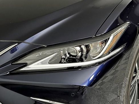 Used 2025 Lexus ES 300h w/ Premium Package image 10