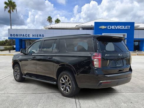 Used 2022 Chevrolet Suburban Z71 w/ Luxury Package AWD/4WD image 3