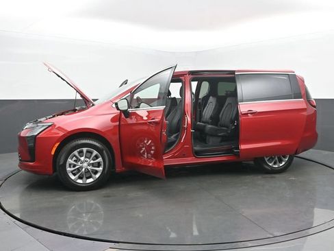New 2027 Chrysler Pacifica Select w/ Family Tech Group AWD/4WD image 55