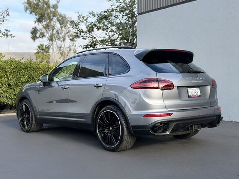 Used 2017 Porsche Cayenne Turbo image 13