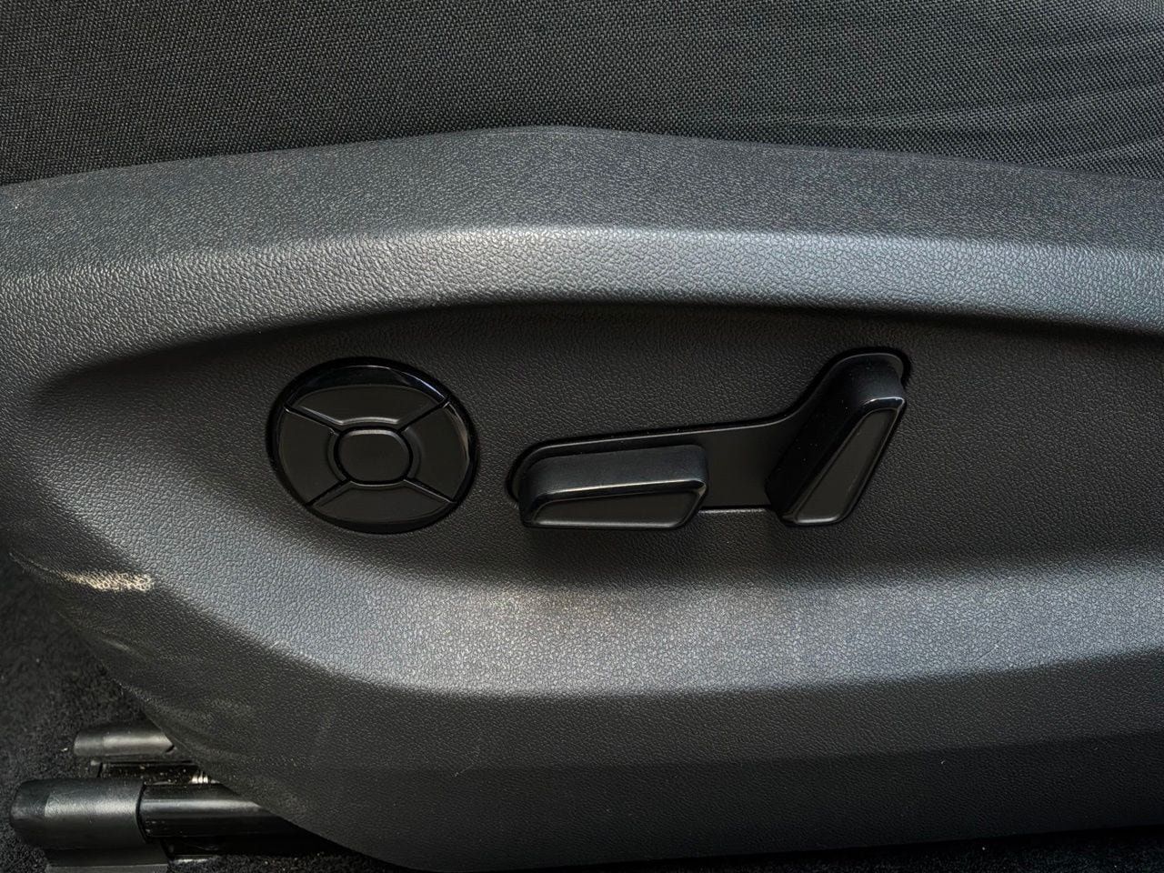 Used 2026 Volkswagen Tiguan SE FWD image 11