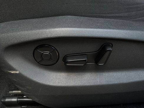 Used 2026 Volkswagen Tiguan SE FWD image 11