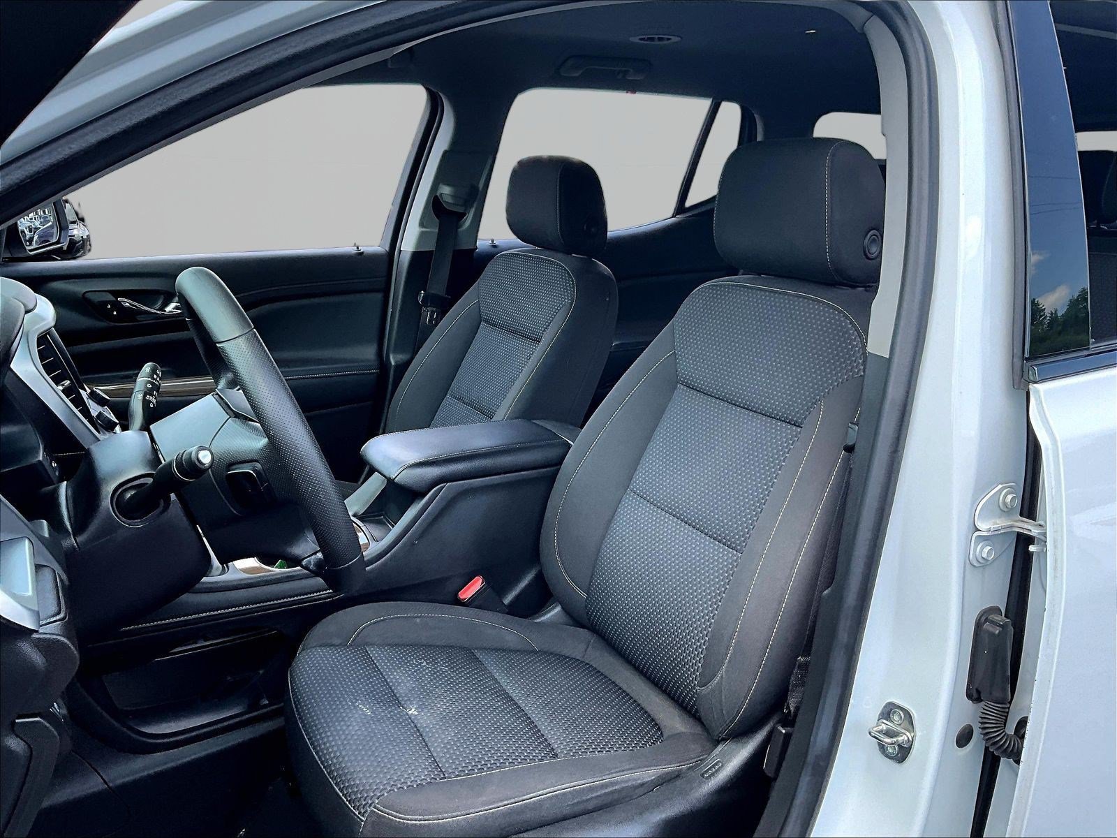 Used 2022 GMC Acadia SLE w/ Driver Convenience Package FWD image 21