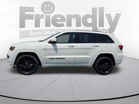 Used 2021 Jeep Grand Cherokee Laredo X AWD/4WD image 2