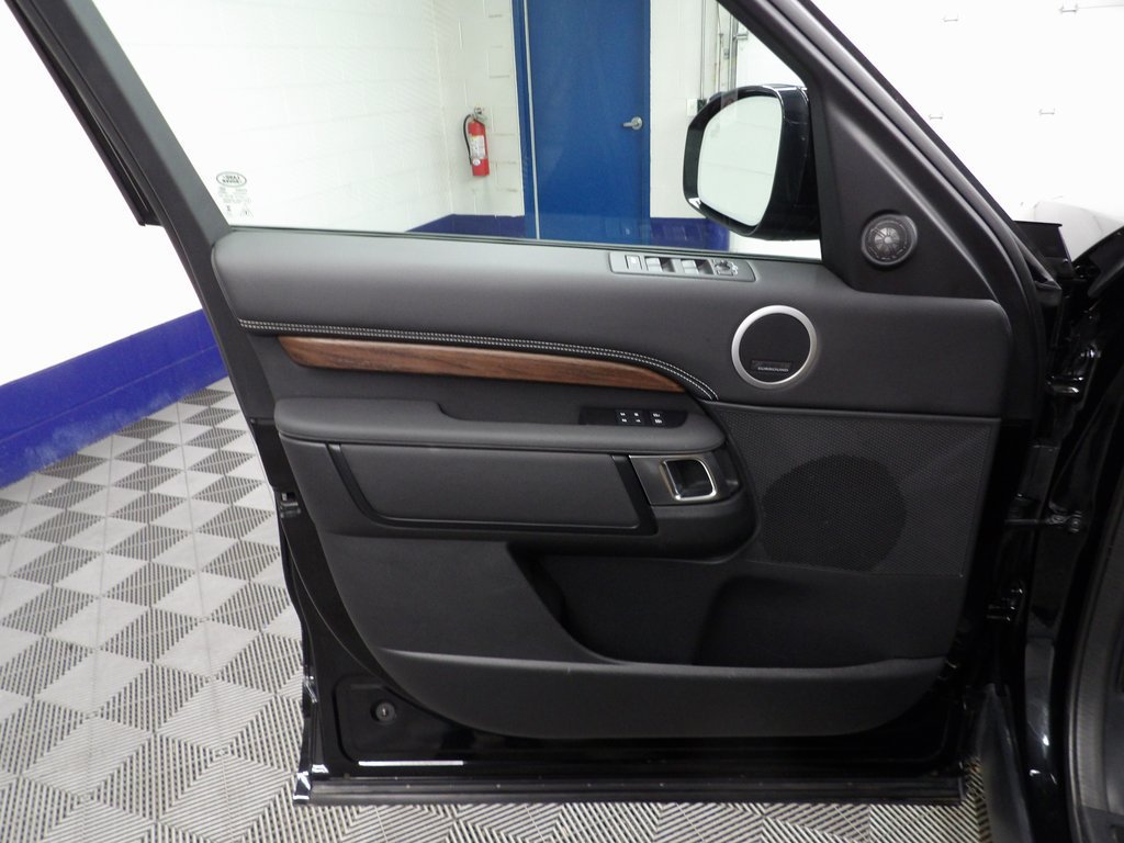 Used 2024 Land Rover Discovery Dynamic SE AWD/4WD image 45