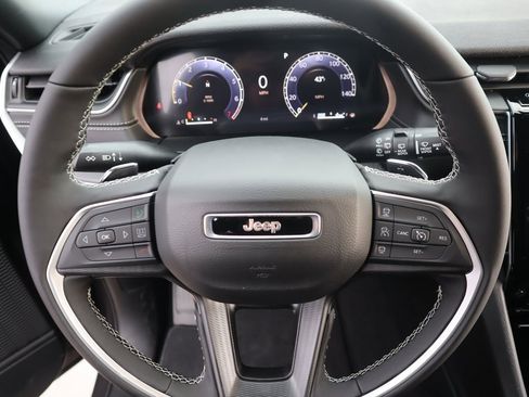 New 2025 Jeep Grand Cherokee L Altitude image 3