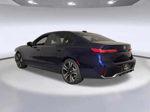 Used 2023 BMW 740i w/ Executive Package RWD image 3