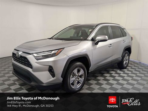 Used 2025 Toyota RAV4 XLE FWD image 1