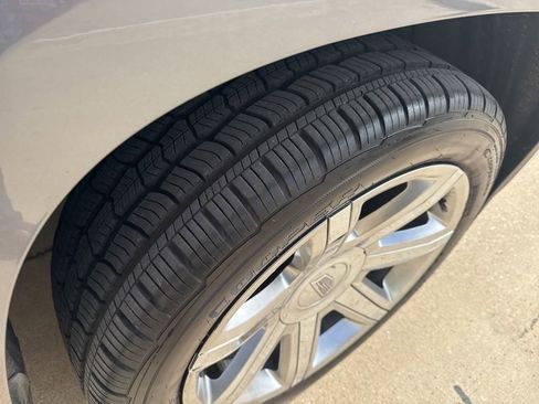 Used 2019 Cadillac Escalade Premium Luxury image 19