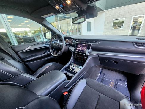 Used 2023 Jeep Grand Cherokee Altitude AWD/4WD image 44