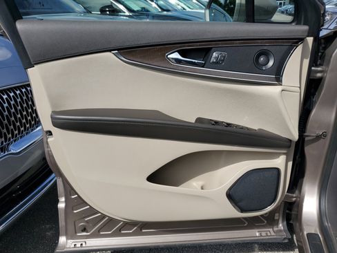 Certified 2020 Lincoln Nautilus Reserve image 16