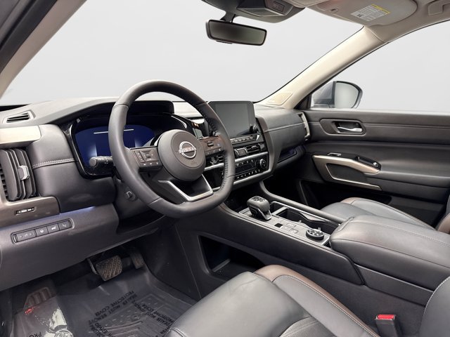 Used 2023 Nissan Pathfinder Platinum AWD/4WD image 10