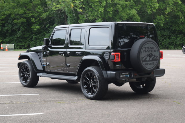 Used 2021 Jeep Wrangler Unlimited Sahara w/ Cold Weather Group AWD/4WD image 22