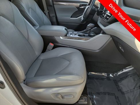 Used 2022 Toyota Highlander Limited FWD image 21