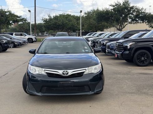 Used 2014 Toyota Camry LE FWD image 2