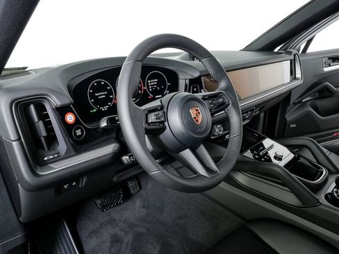 New 2026 Porsche Cayenne Coupe image 4