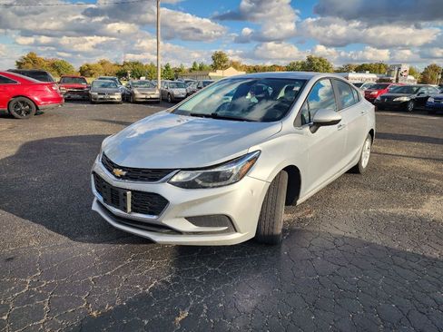 Used 2017 Chevrolet Cruze LT image 11