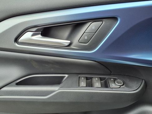 New 2026 Chevrolet Equinox EV LT image 9