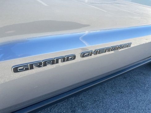 Used 2021 Jeep Grand Cherokee Laredo image 18