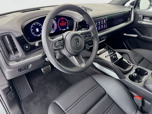 New 2025 Porsche Cayenne Turbo image 4